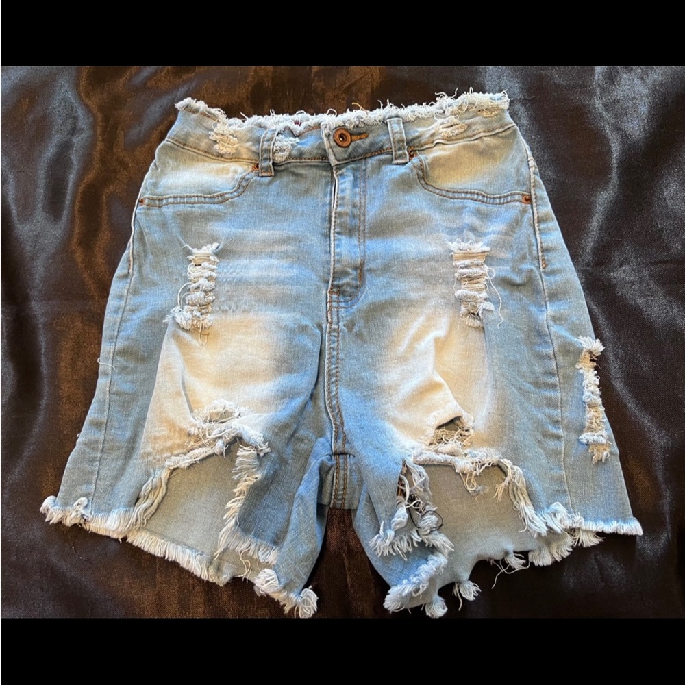 La Denim Studio Ripped Jean Shorts
 Size 7